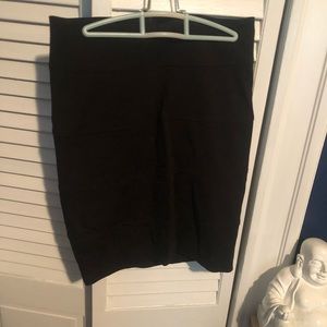 3 dots pencil skirt